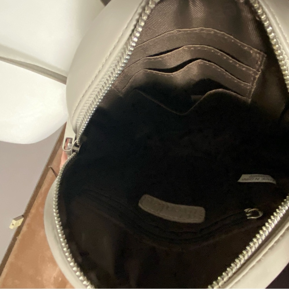 Elegant Light Gray Crossbody Bag - Picture 7 of 8